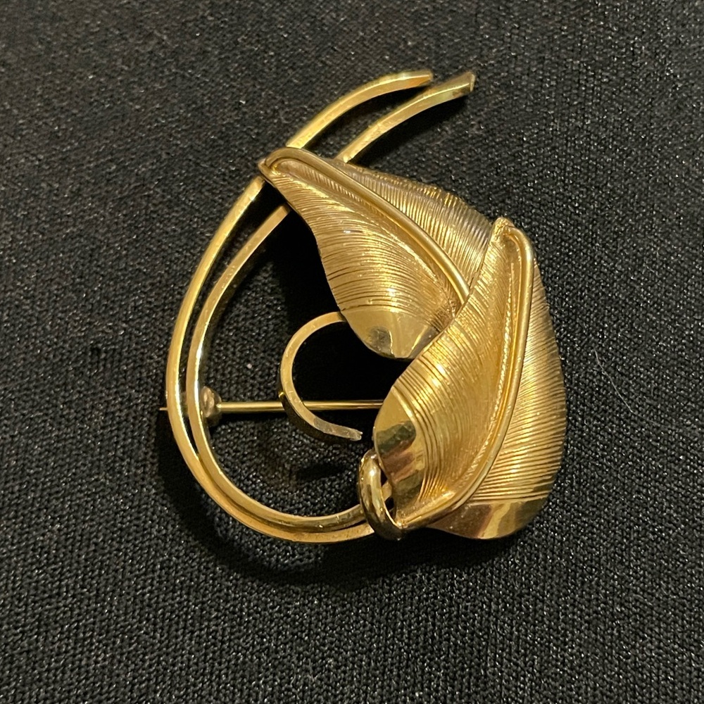 Gold Leaf Double Feather Brooch - Women's Jewelry